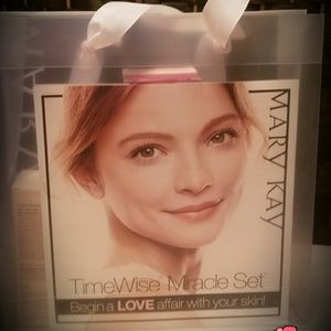 Mary Kay Timewisw normal to dry 4 piece sets